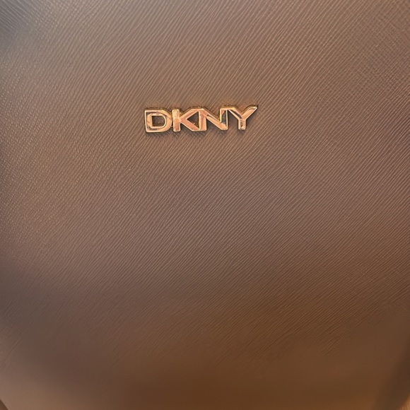 DKNY purse ! - Picture 4 of 6
